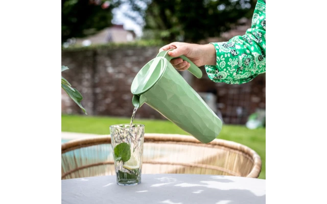 Koziol Club Pitcher Superglas Kanne Mit Deckel 1,5 Liter Nature Leaf Green 4 Koziol Club Pitcher Superglas Kanne Mit Deckel 1,5 Liter Nature Leaf Green – Bild 4